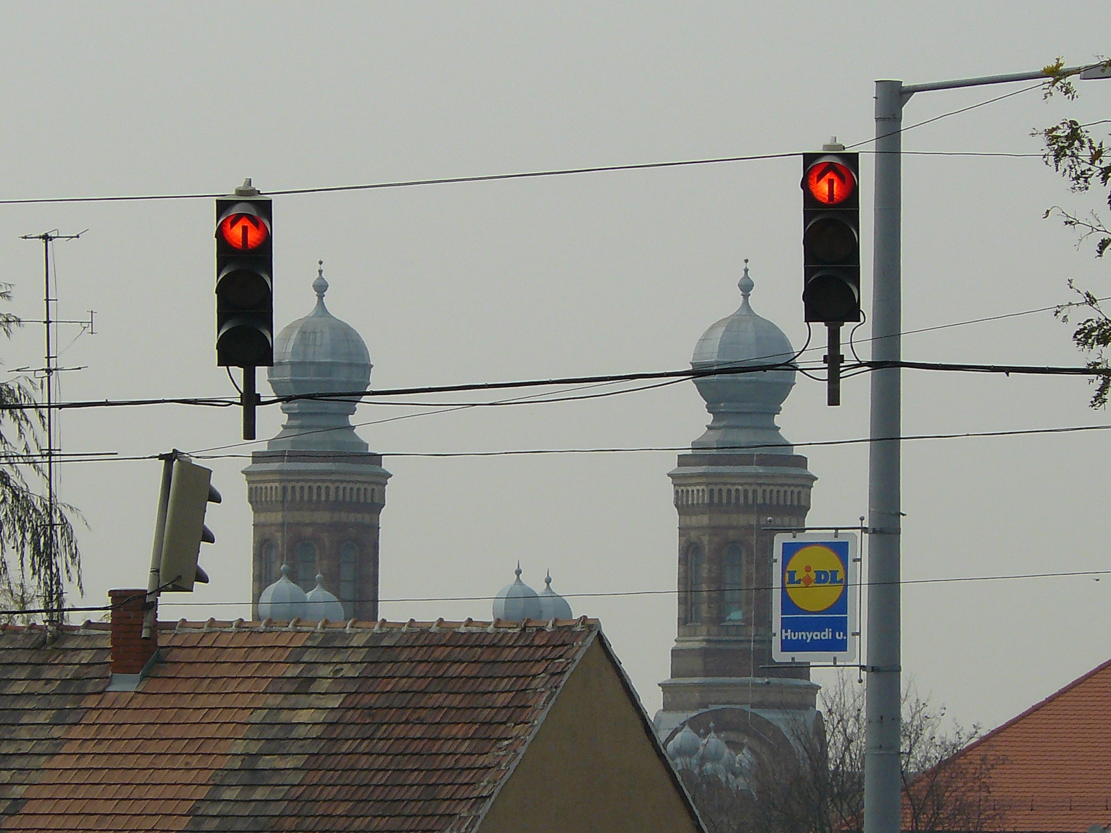 01 Szombathely - dupla motívumok a zsinagóga tornyaival