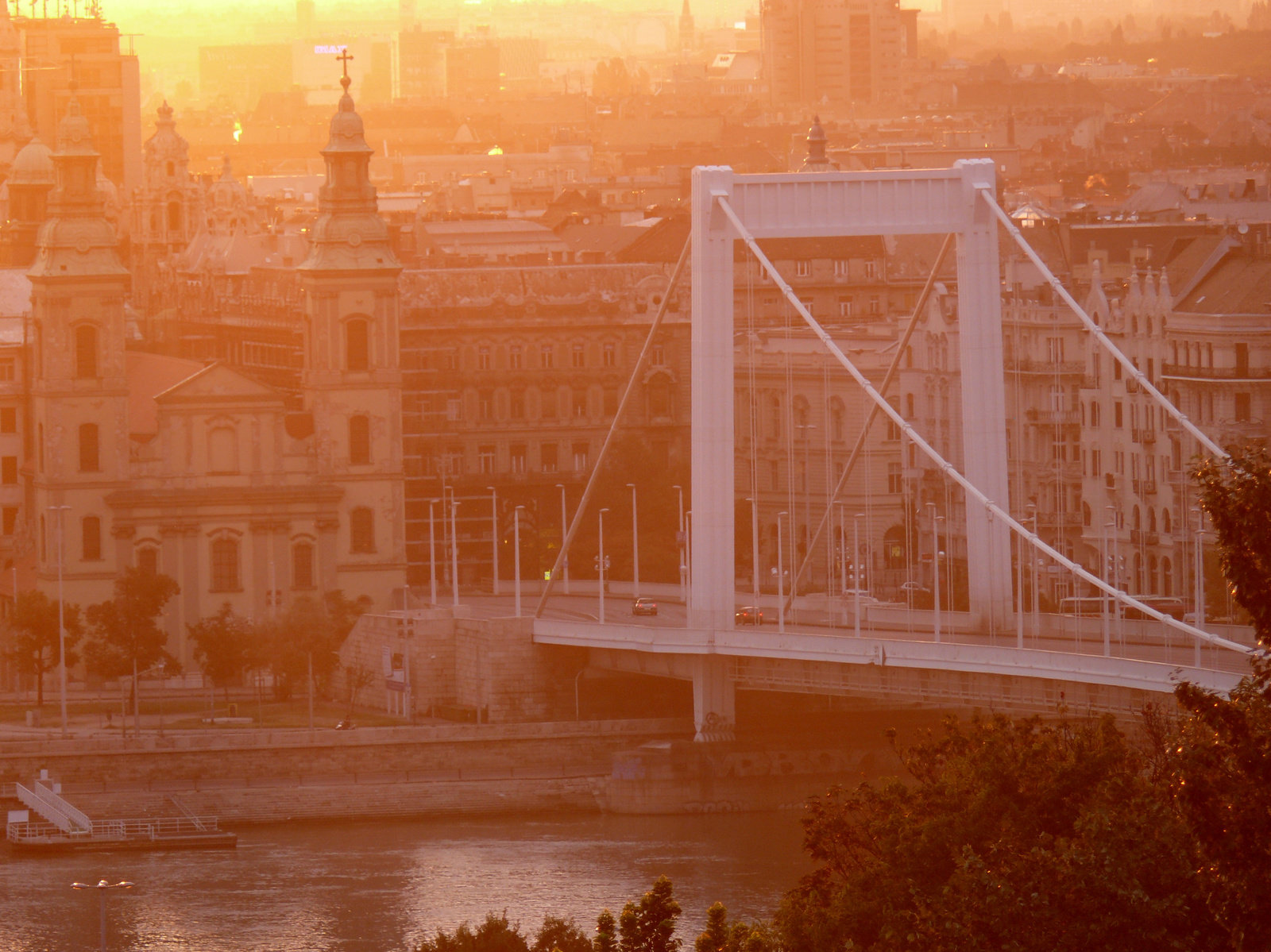 Erzsébet-híd napkeltekor