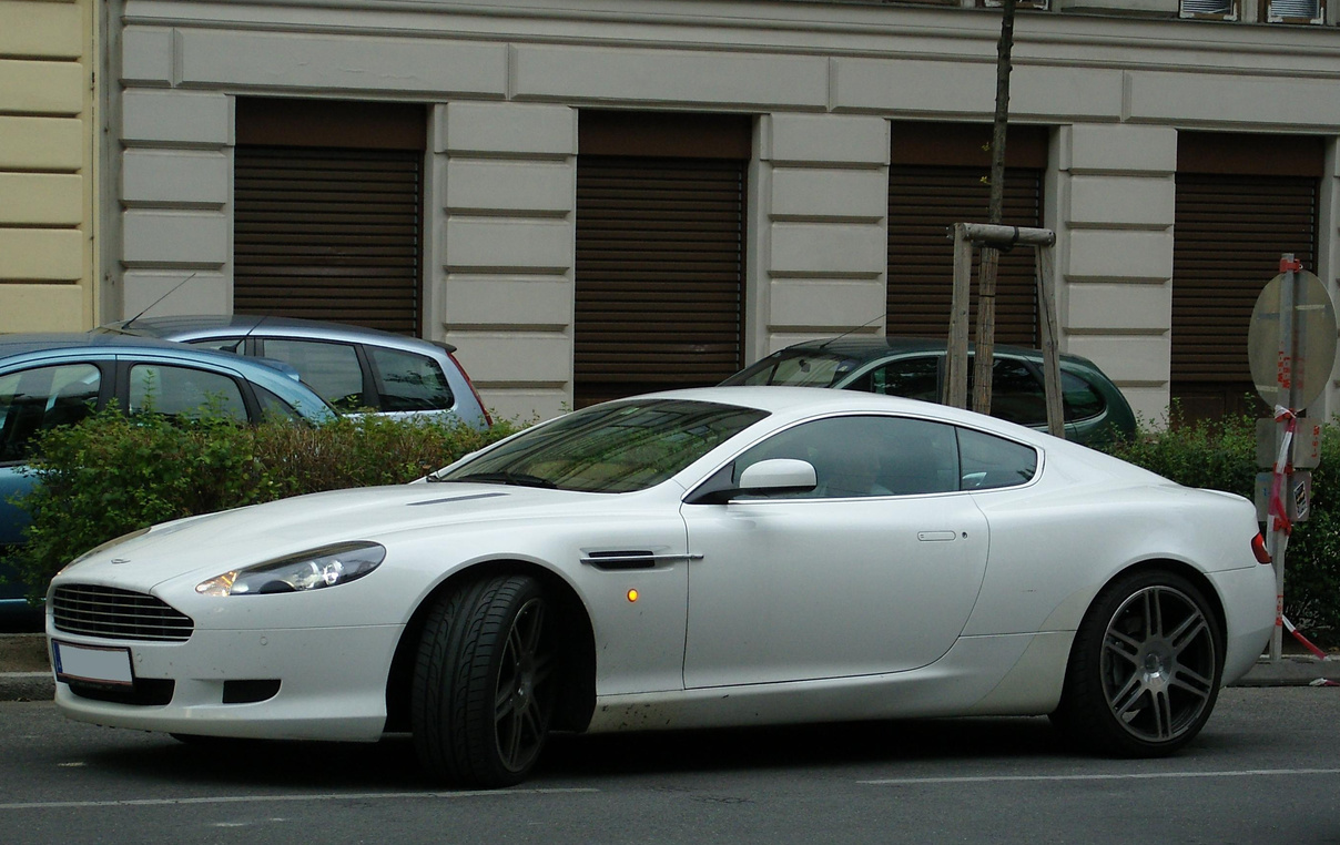 Aston Martin DB9