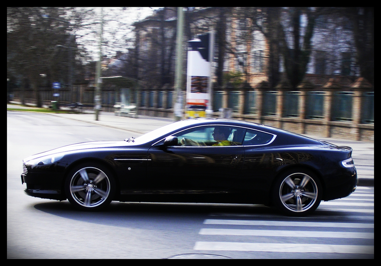 Aston Martin DB9