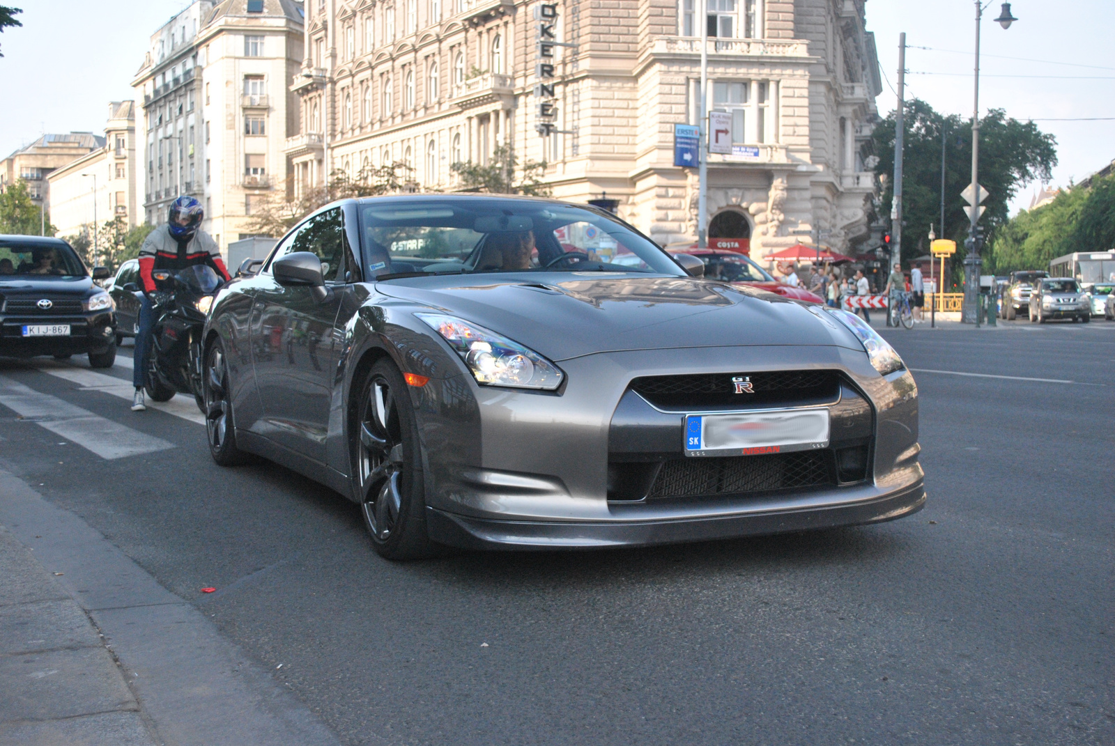 Nissan GT-R