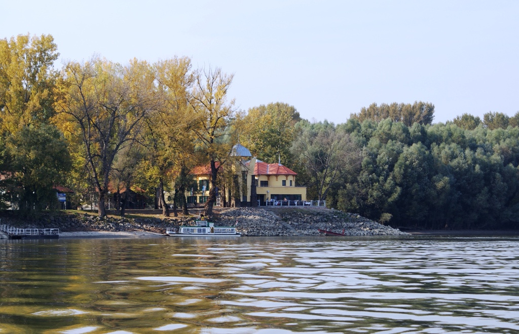 Panzió a Duna-parton