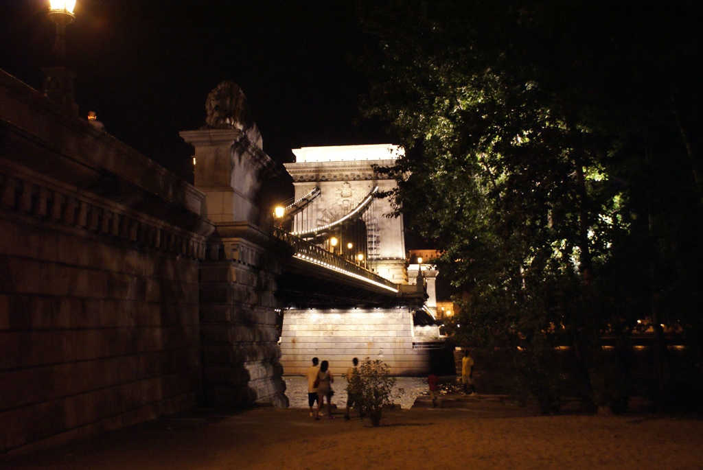 Budapest - a Lánchíd egy augusztusi szombat estén
