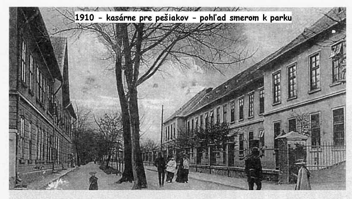 1910 - lučenská kasáreň pre pešiakov. Pohľad do vchodu mests