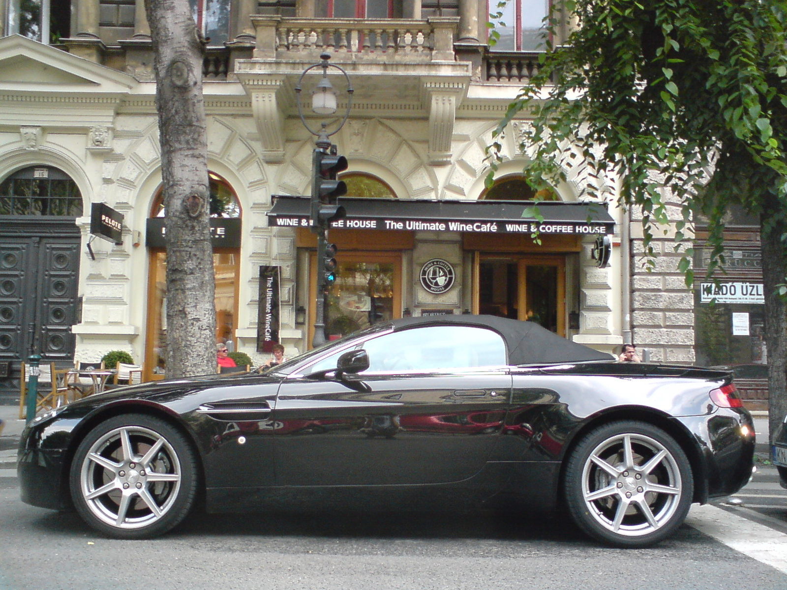 Aston Martin Vantage Roadster (3)