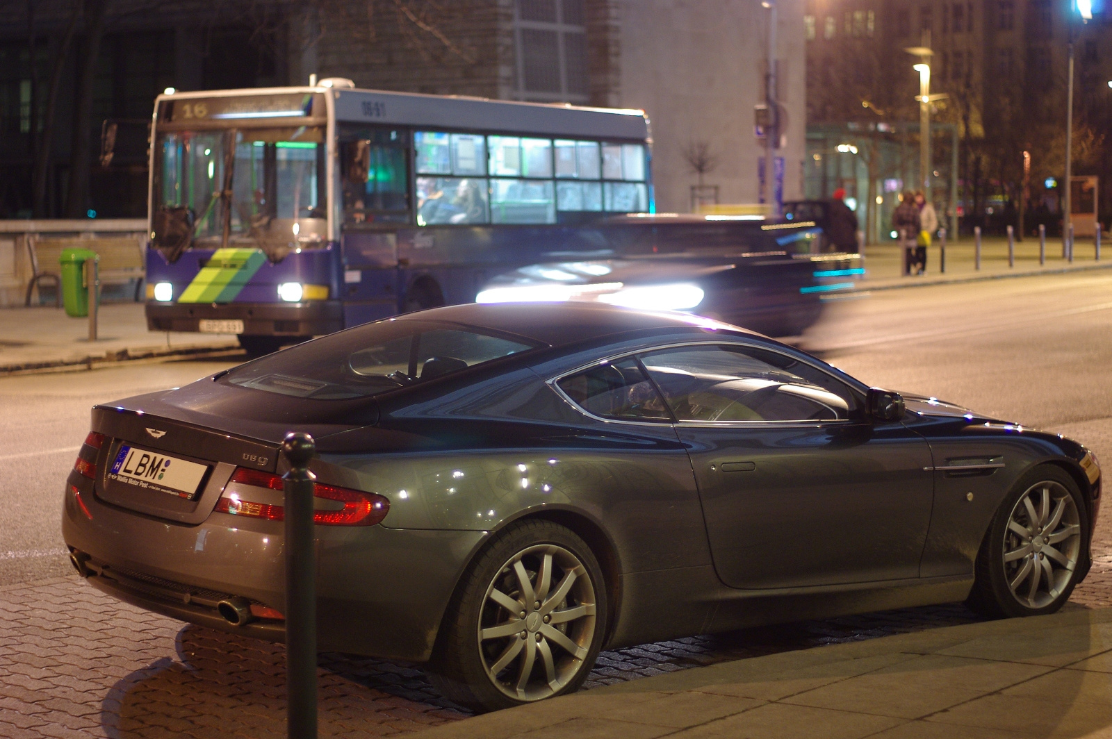 Aston Martin DB9 (5)