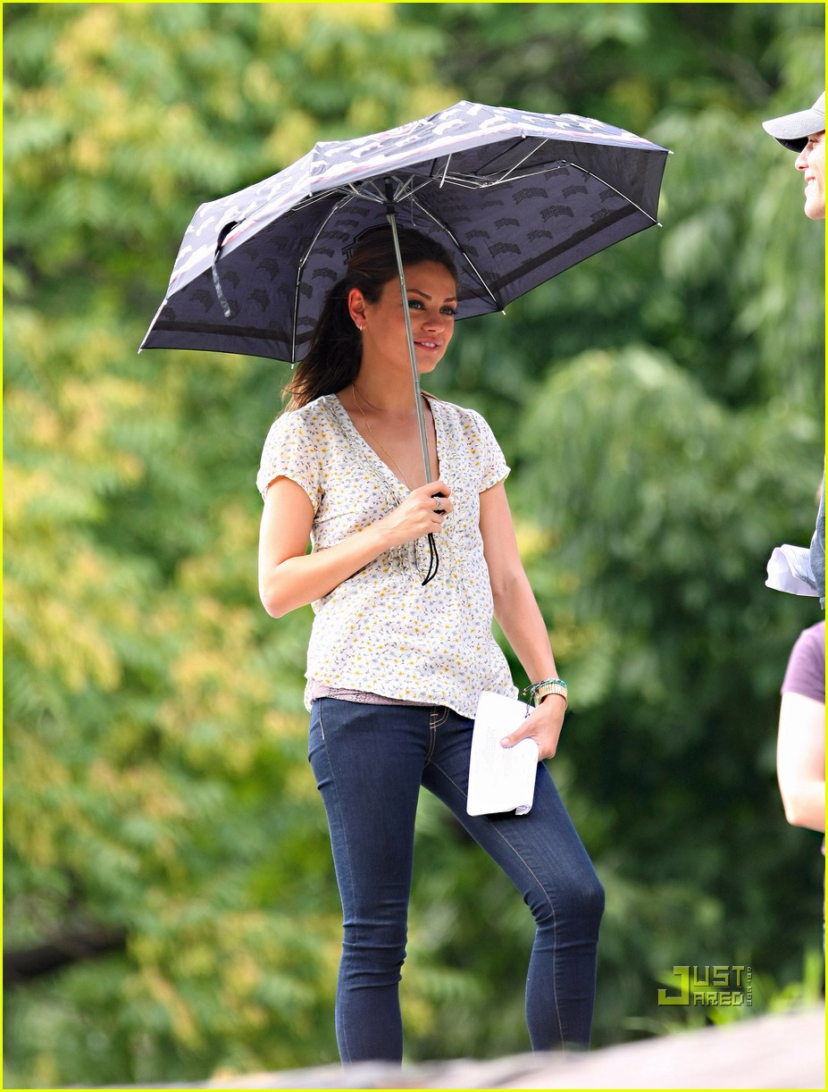 justin-timberlake-mila-kunis-filming-benefits-08