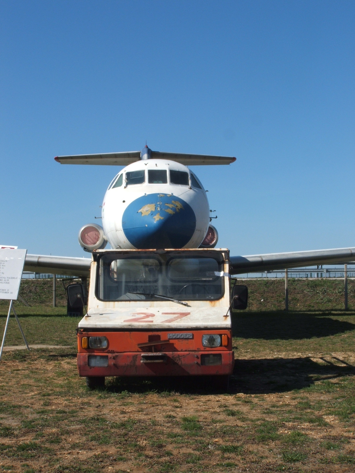 YAK-40 03