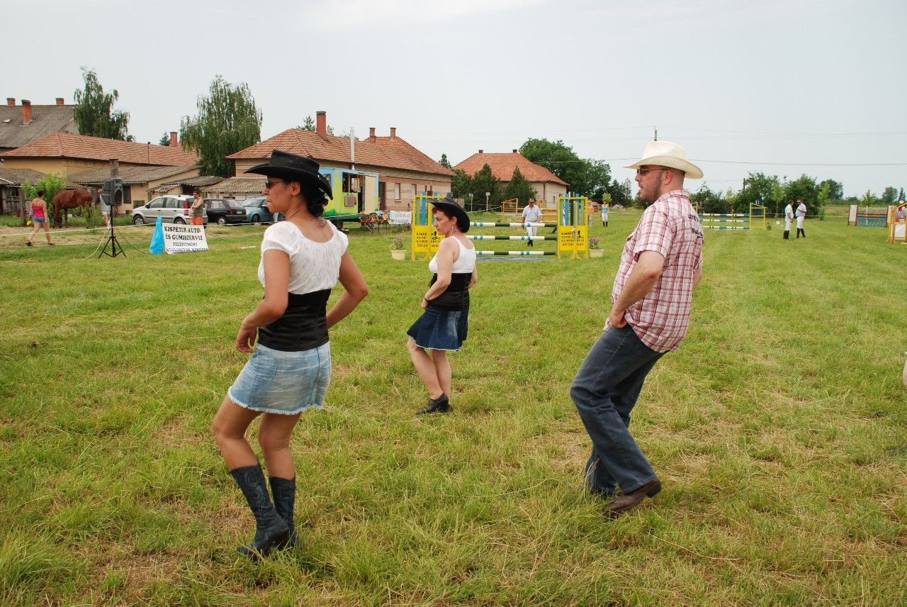 RL 2010.06.13. Balástya, Díjugratás és fellépéses táncolás 156