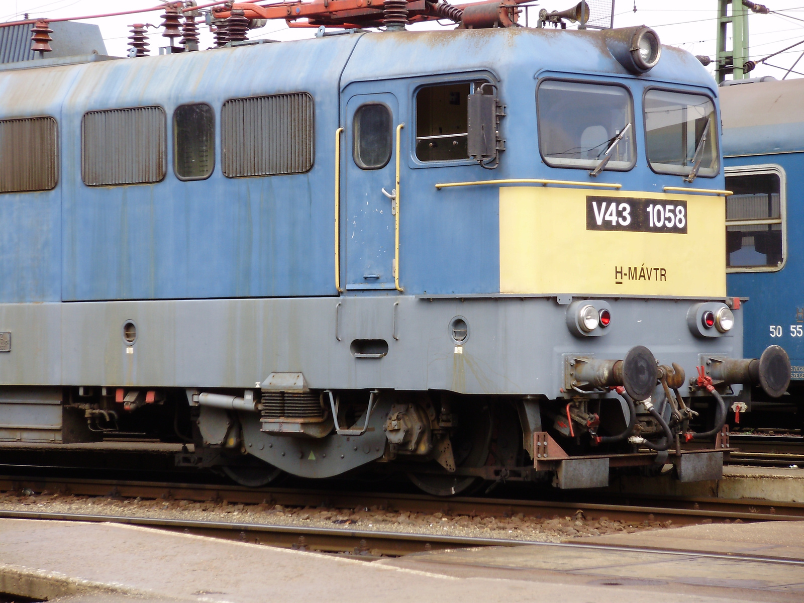 V43-1058.