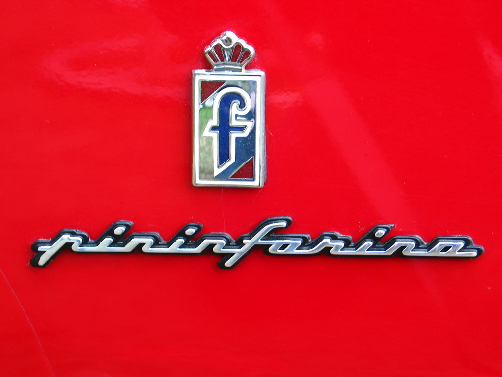 Alfa Spider - Pininfarina logó