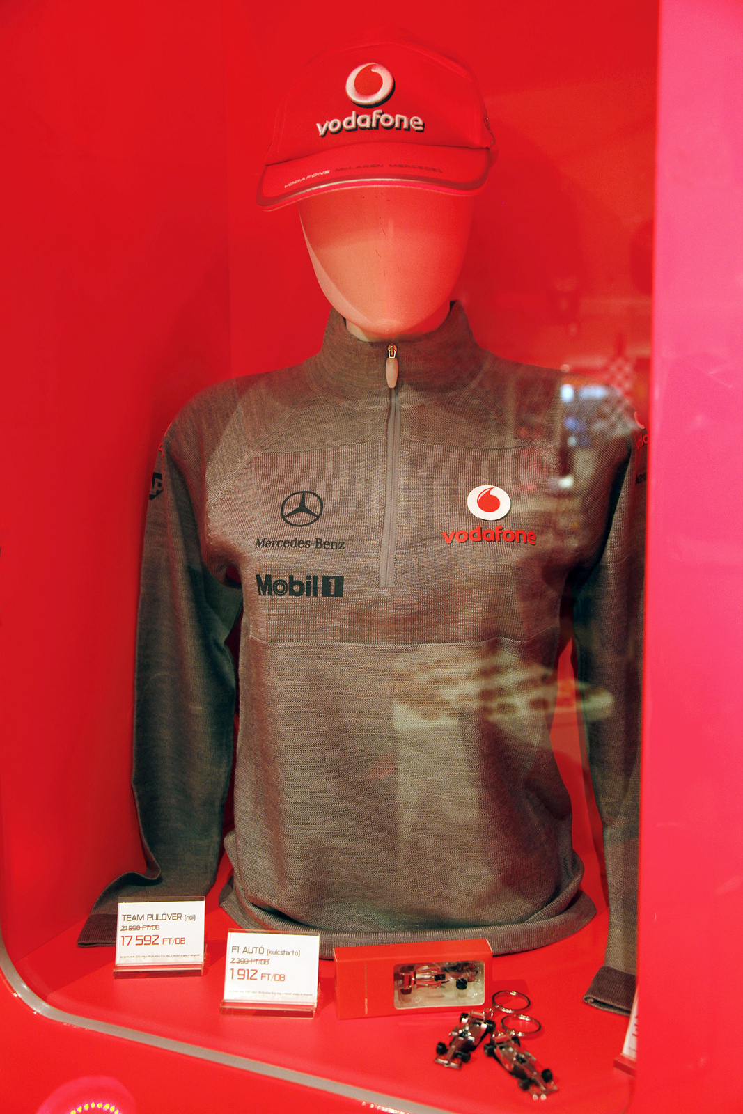 Vodafone Mclaren Mercedes Shop 1.