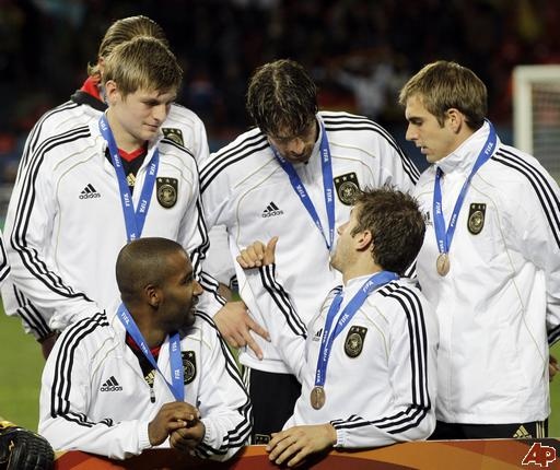 south-africa-soccer-wcup-germany-uruguay-2010-7-10-18-26-27