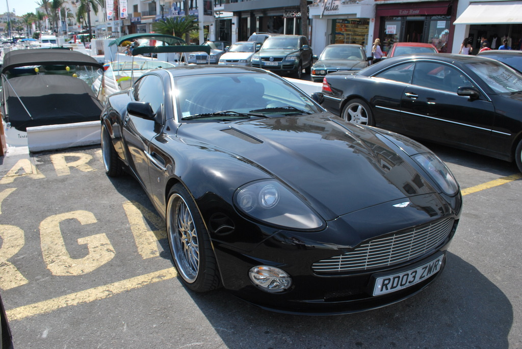 Aston Martin 32