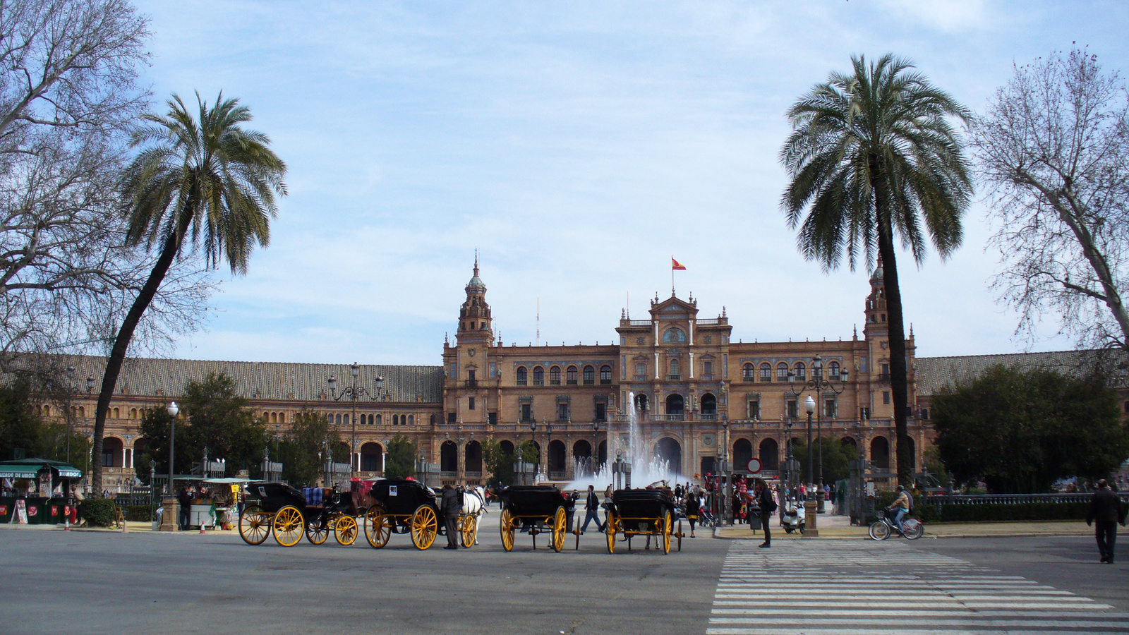 Sevilla - Az 1992-es világkiállításra épült Plaza de España és a