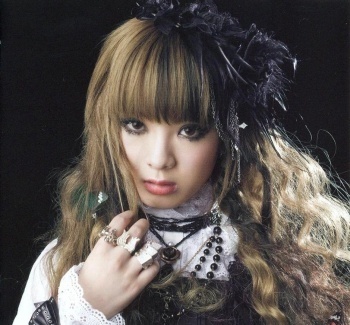 Nana Kitade (6)