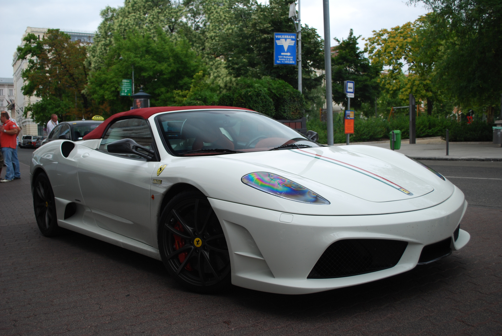 Ferrari Scuderia Spider 16M