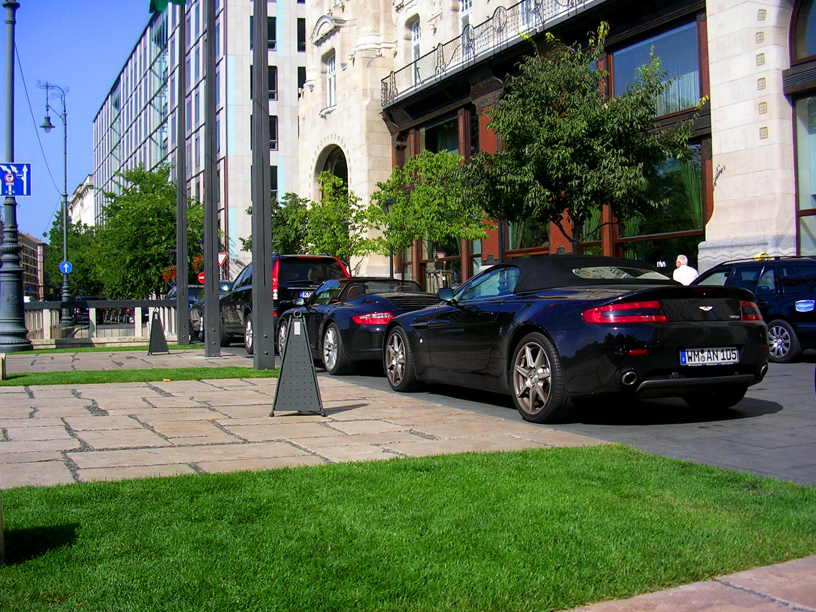 Vantage Roadster & 911