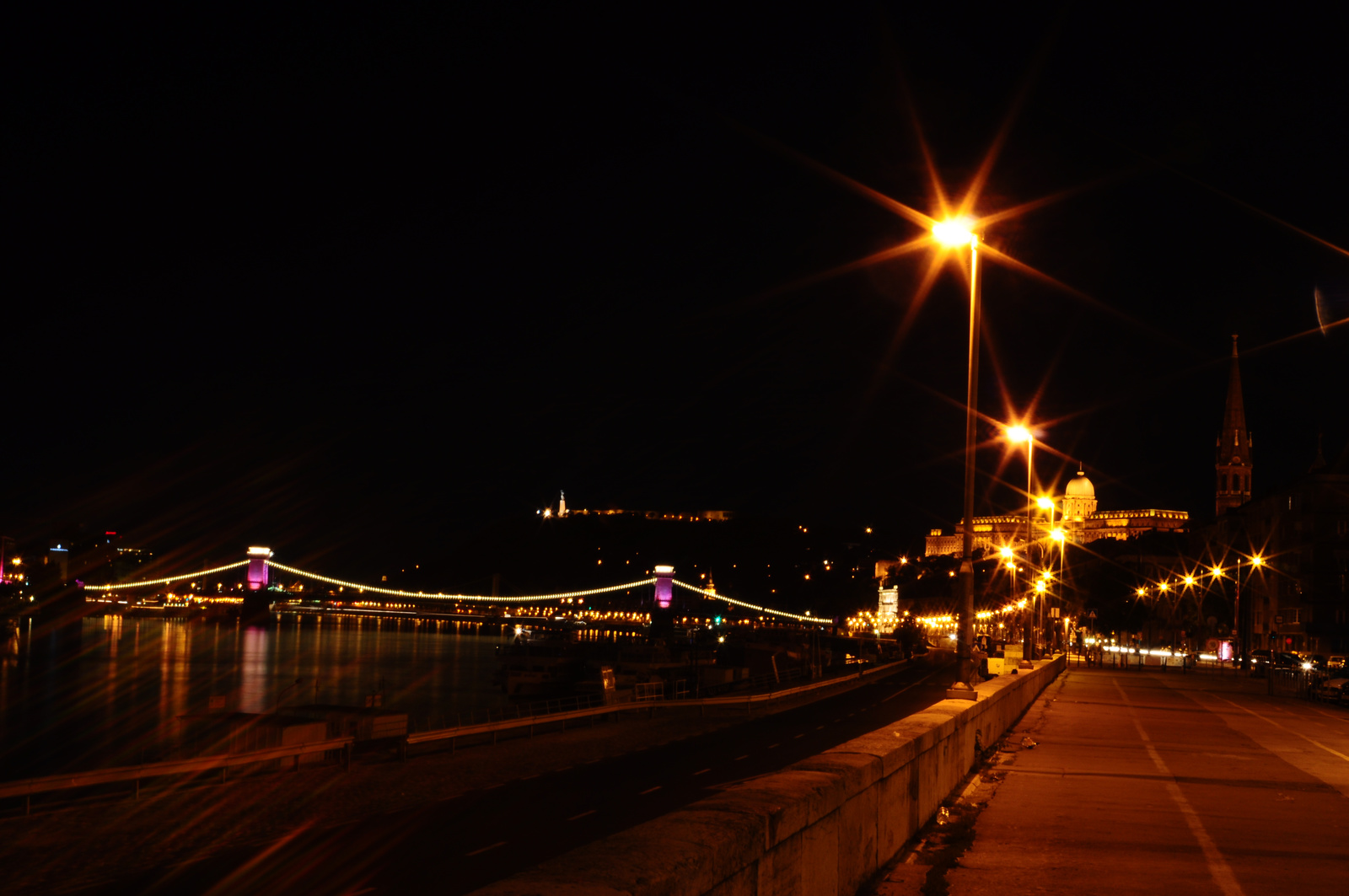 Budapest és a lila Lánchíd