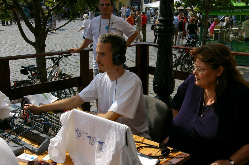 Civil Rádió látványstúdió Óbuda Fő tér