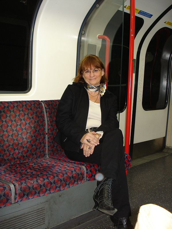 Negyedik nap - This is a Central Line Train to Ealing Broodway