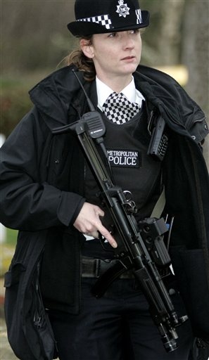 military woman uk police 000001