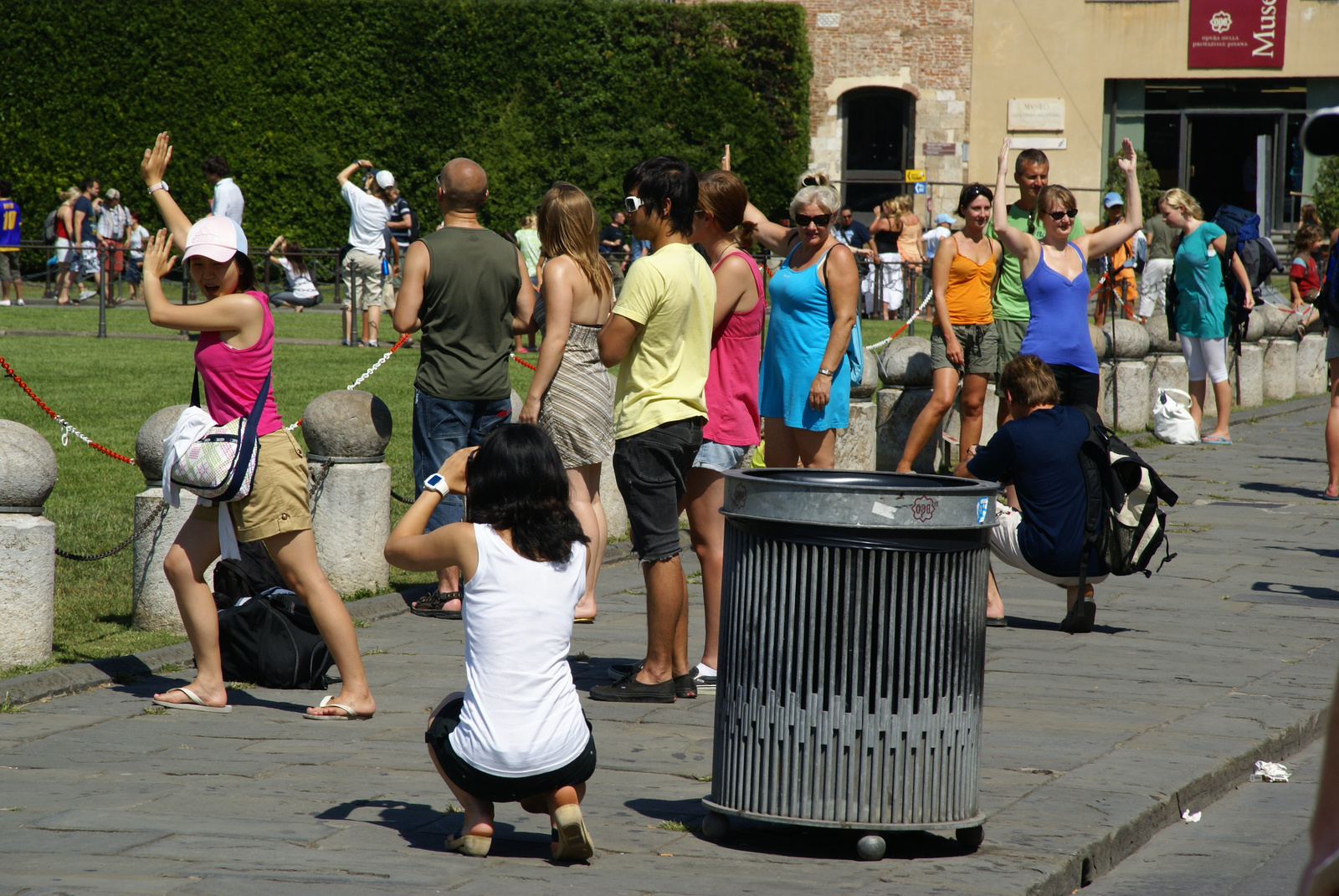 Turisták Pisa-ban