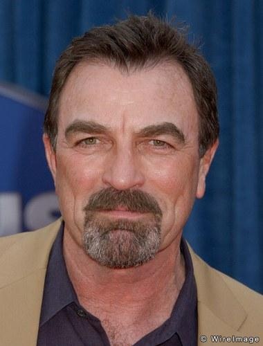 Tom Selleck– cím nélküli Burgess Green dráma (CBS)