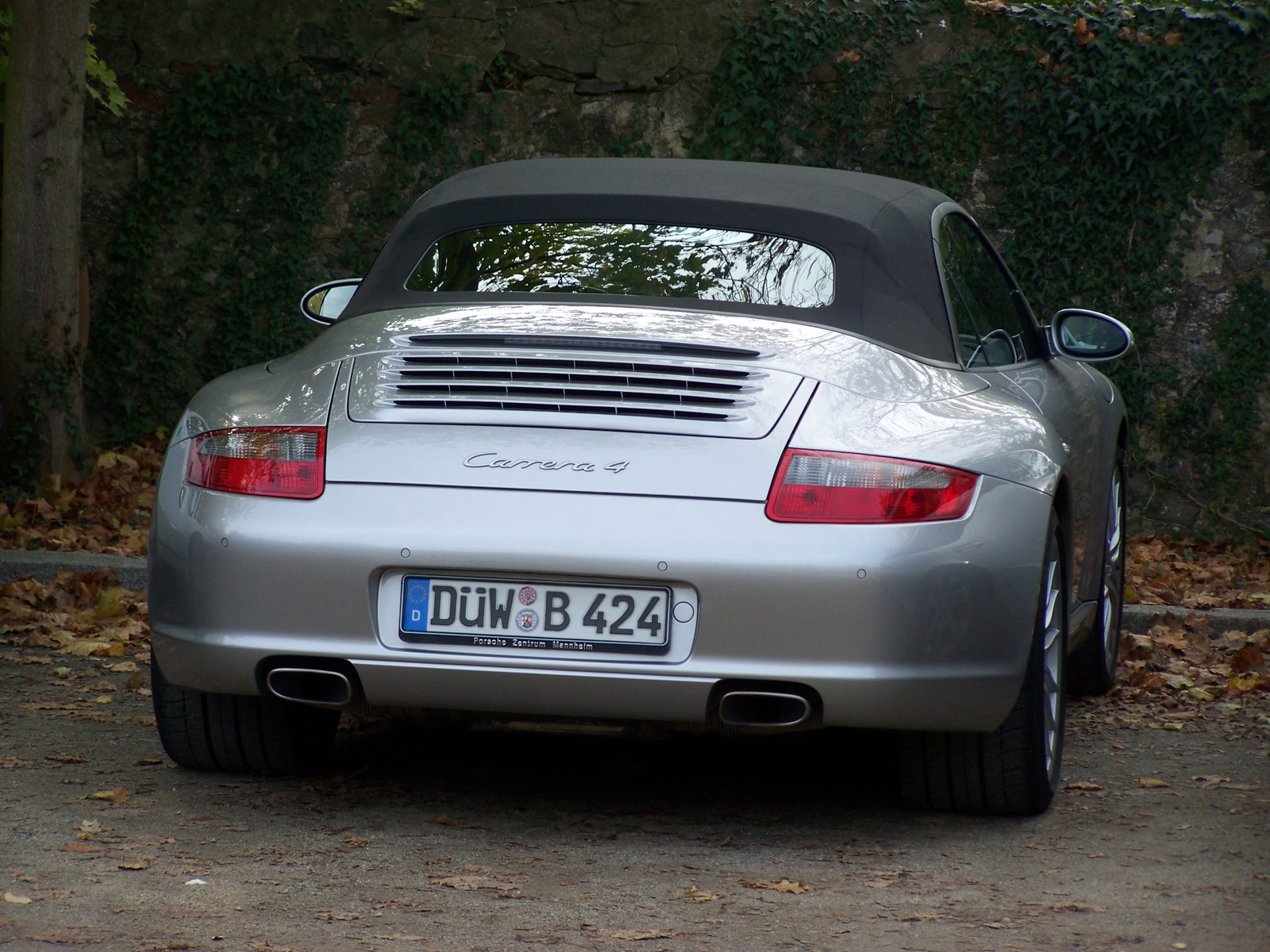 Porsche 911 Carrera 4 Cabrio far