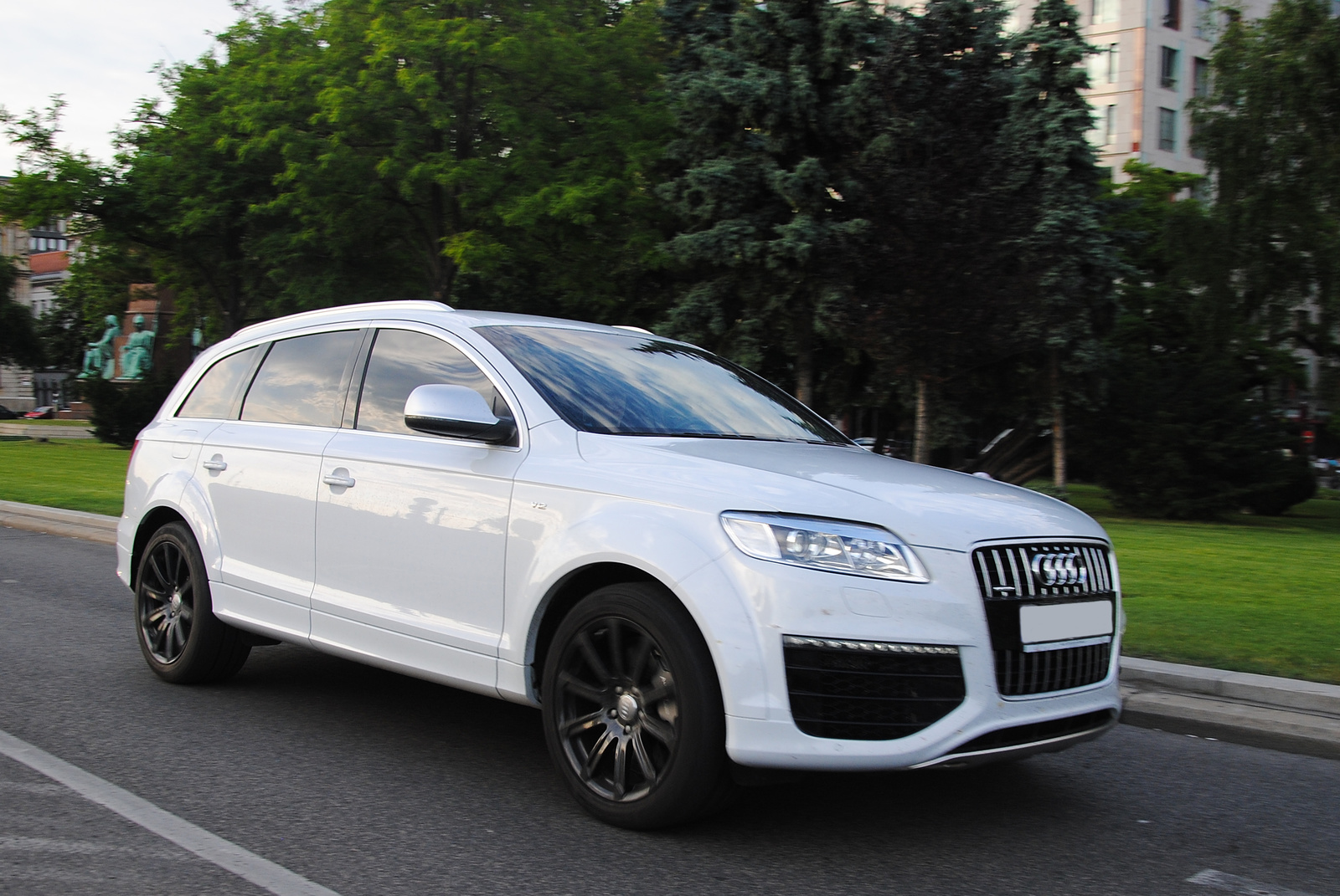 Audi Q7 V12