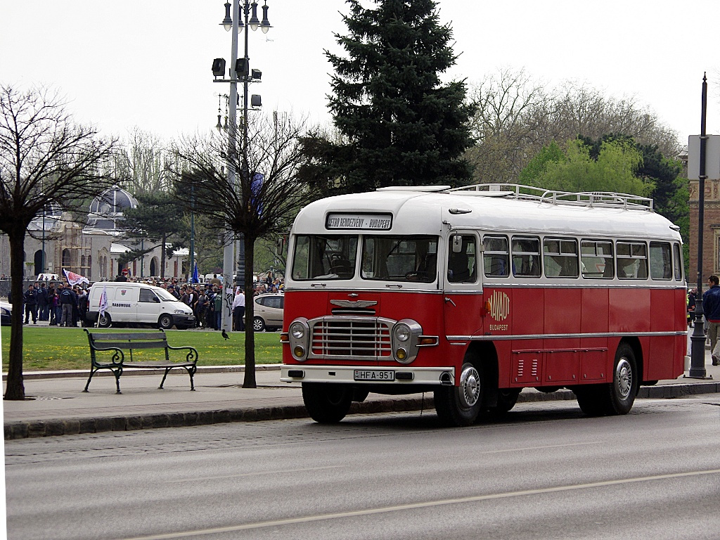 Ikarus 311 a Dózsa György úton 1 2011.04.16