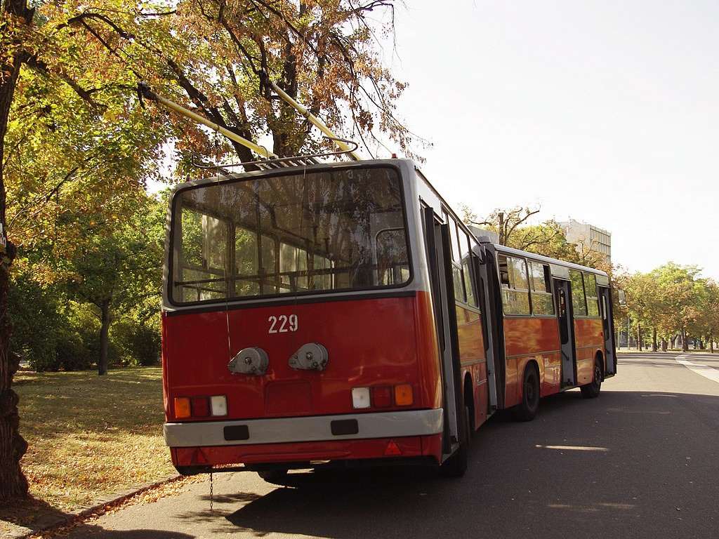 Ikarus 280T a Közlekedési Múzeumnál 7 2009.09.27