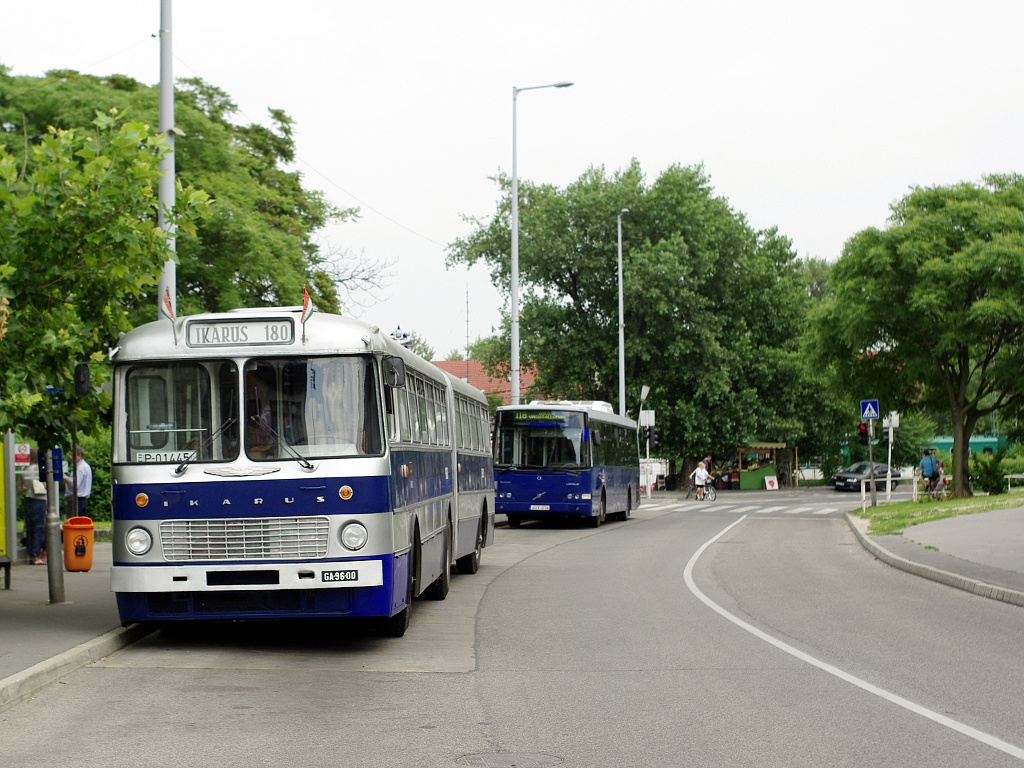 Ikarus 180 a Szentlélek téren 30 2011.06.11