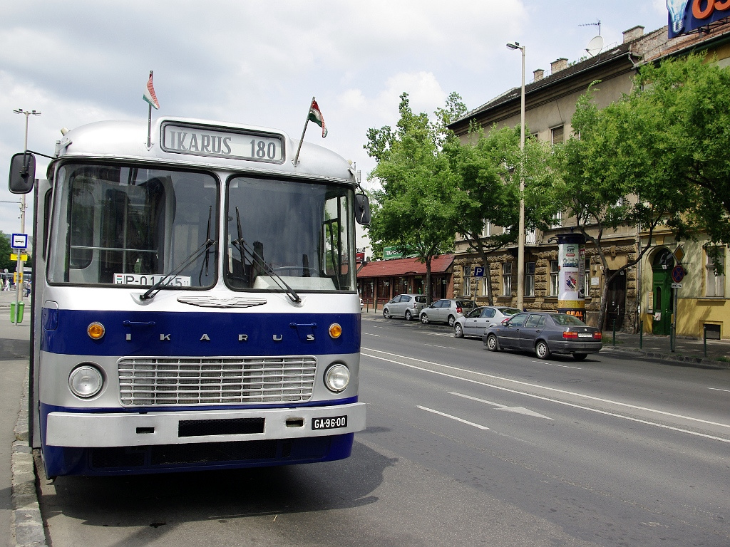 Ikarus 180 a Széll Kálmán téren 8 2011.06.18