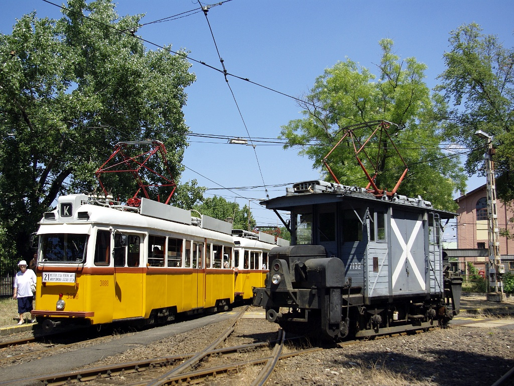 UV és Hómuki Angyalföld kocsiszínben 12 2011.07.17