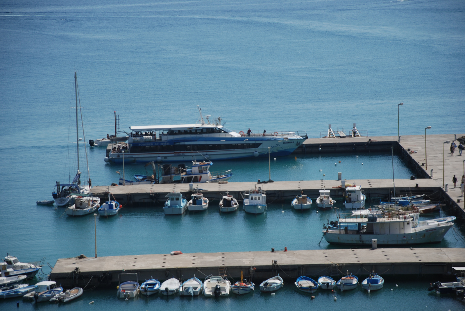 Mistral speed boat