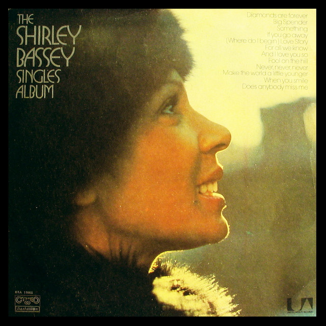 Shirley-Bassey: Singles Album - 001a