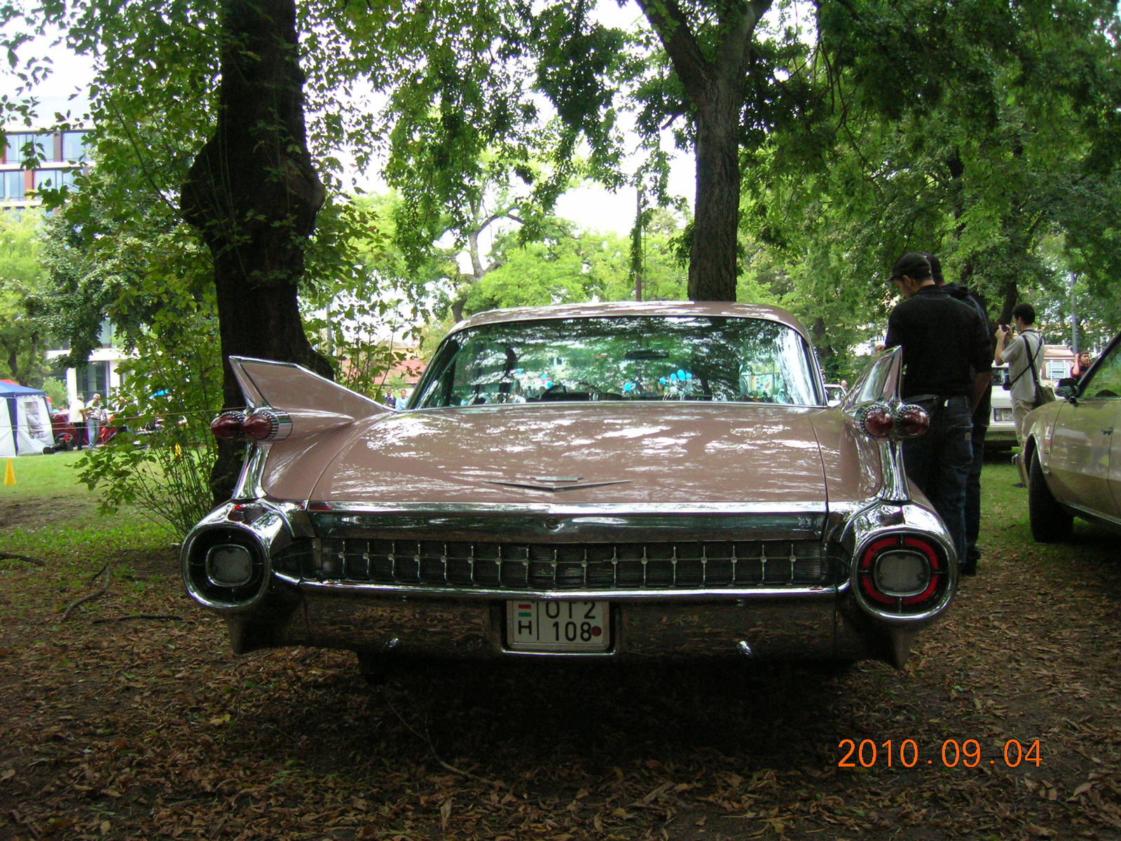 cadillac sedan de ville