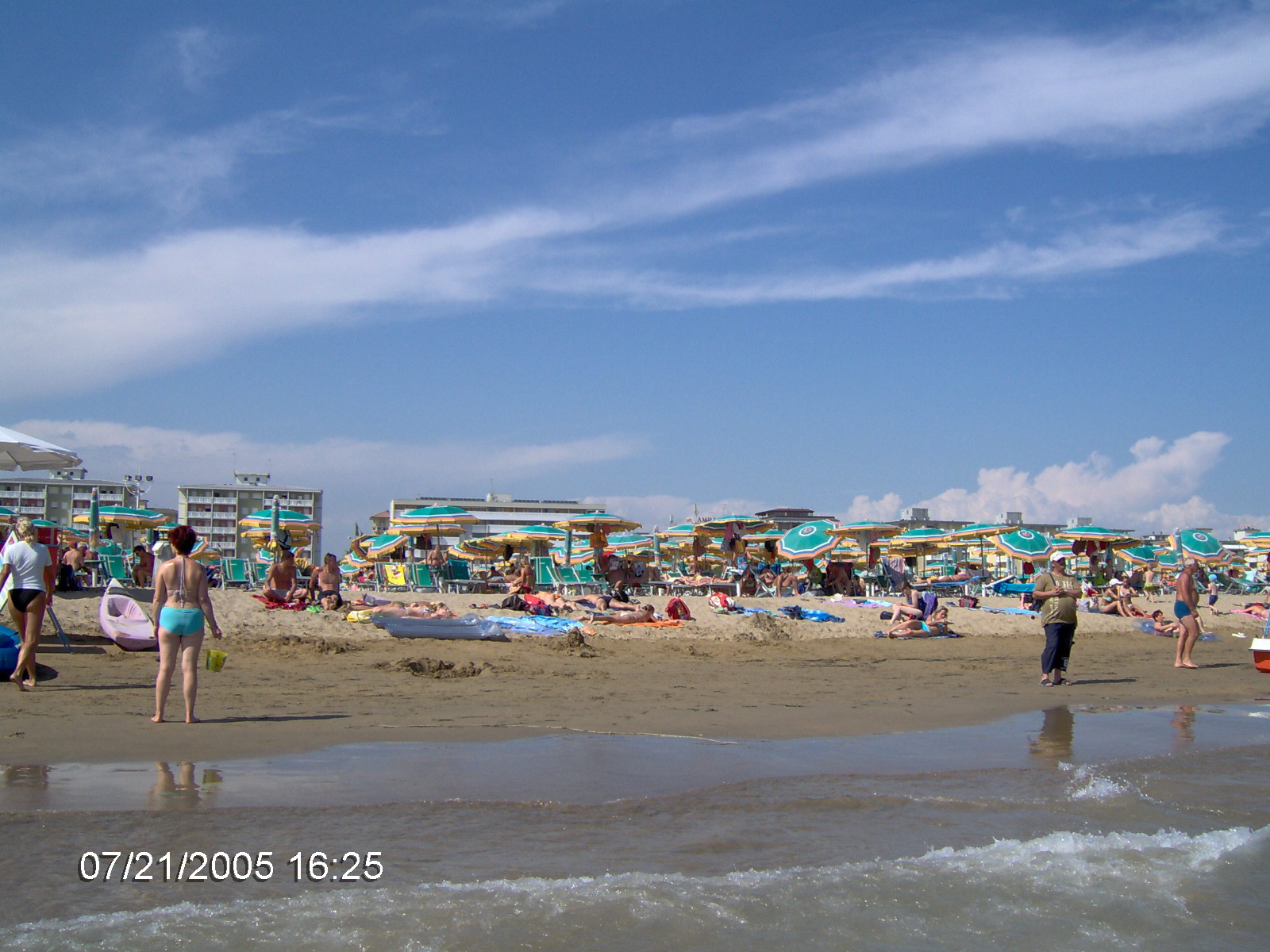 Bibione mindenhol...