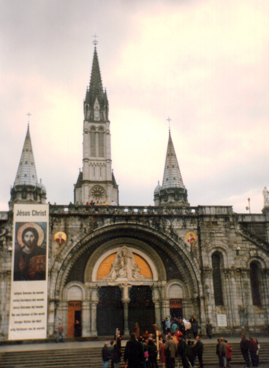 LOURDES - bazilika  (2)