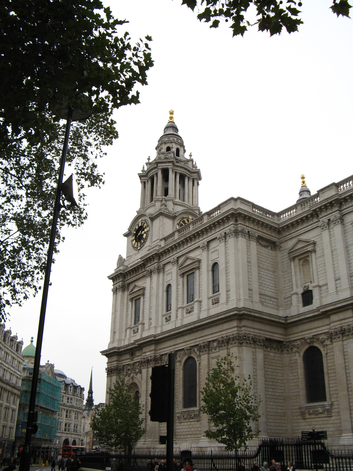 41 St. Paul Cathedral déli oldala