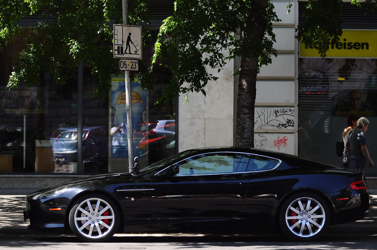 Aston Martin DB9