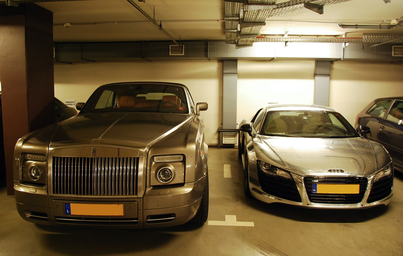 Rolls Royce Phantom DHC - Audi R8