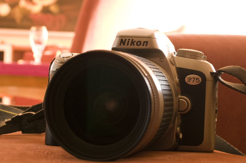 Nikon f75