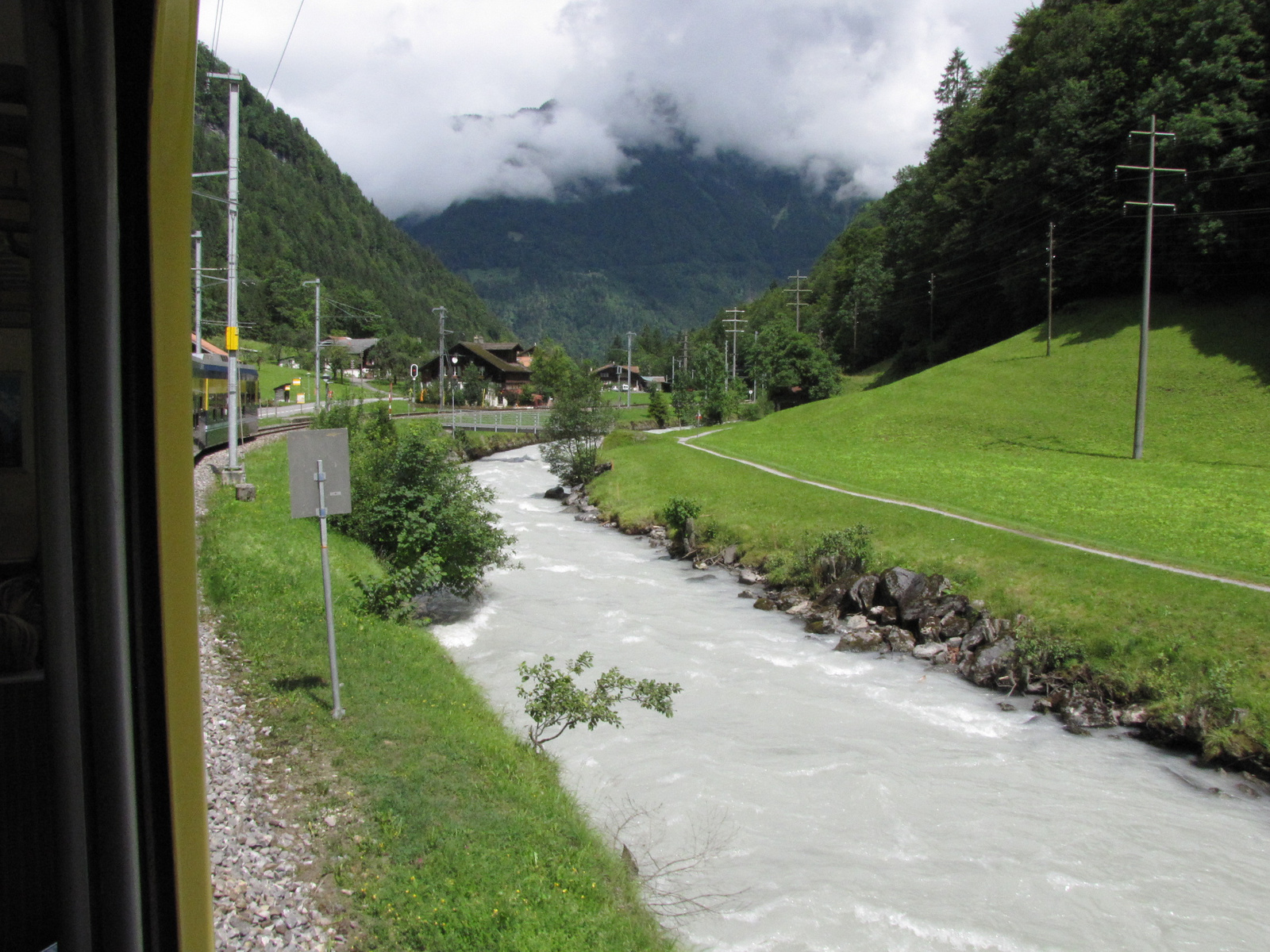 Svájc, Jungfrau Region, az Interlaken-Lauterbrunen közötti vasút