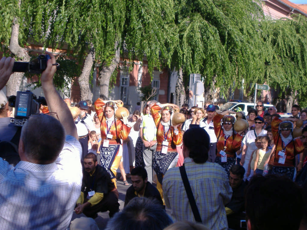 Folklórfesztivál menettánc 20