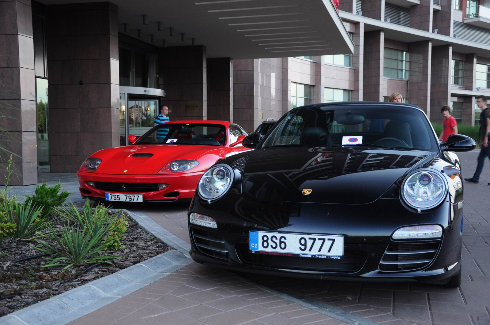 Ferrari 550 Maranello - Porsche 911 Carrera 4S Cabrio