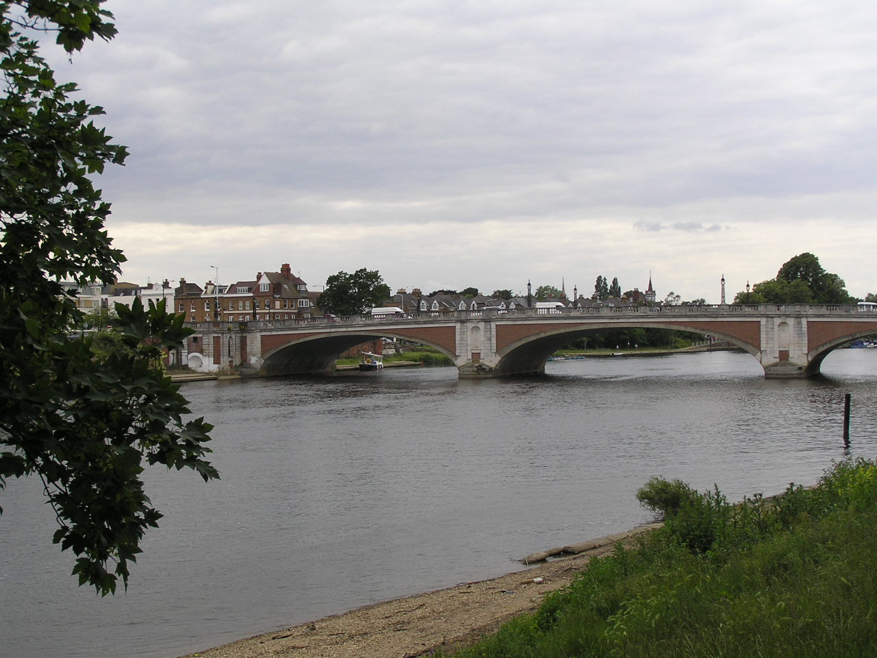 London 522 Hampton Court