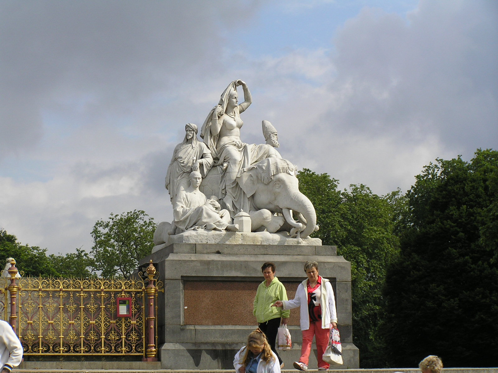 London 202 Albert emlékmű oldalszobor