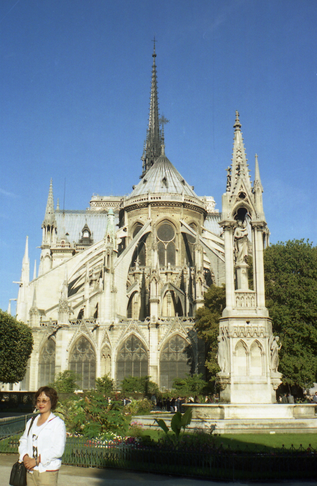 415 Párizs Notre Dame hátulról